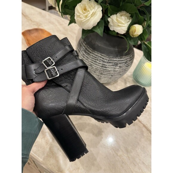 Vince Camuto Elisen Buckle Lug Sole Booties in black  10 Excellent like new - Picture 10 of 16